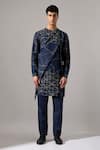 Buy_Son Of A Noble Snob_Blue Linen Austin Network Print Kurta And Pant Set _at_Aza_Fashions
