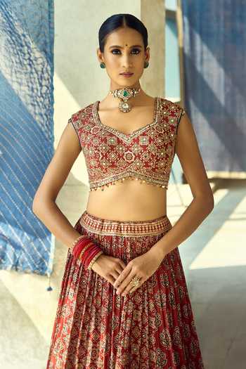 Samyukta Singhania_Maroon Organza, Satin, Viscose, Modal Zari V-neck Satin+organza Lehenga Set _Online