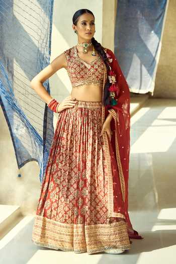 Samyukta Singhania_Maroon Organza, Satin, Viscose, Modal Zari V-neck Satin+organza Lehenga Set 