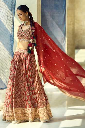 Samyukta Singhania_Maroon Organza, Satin, Viscose, Modal Zari V-neck Satin+organza Lehenga Set 