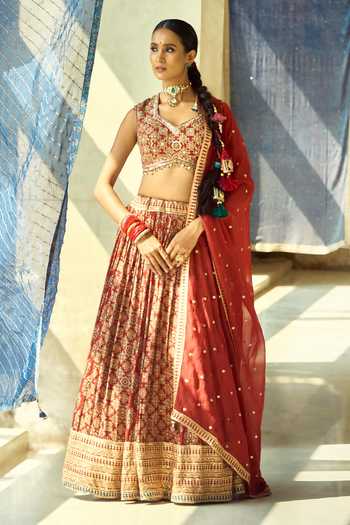 Samyukta Singhania_Maroon Organza, Satin, Viscose, Modal Zari V-neck Satin+organza Lehenga Set 
