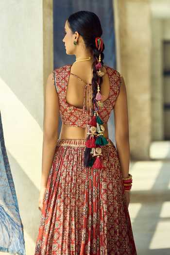 Samyukta Singhania_Maroon Organza, Satin, Viscose, Modal Zari V-neck Satin+organza Lehenga Set 