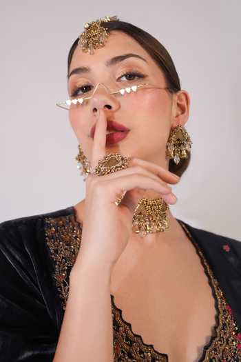 Buy_Vaidaan_Gold Valentine Heart Motif Facelet _at_Aza_Fashions