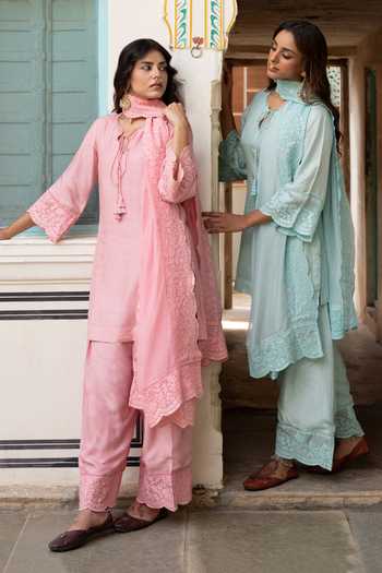 Karaj Jaipur_Pink Silk, Organza Embroidery Round Neck, Yes Hand Kurta Set _Online