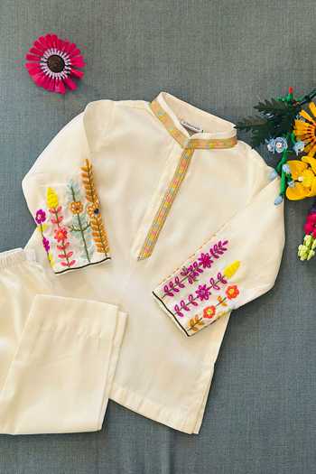 Rage Attire-Sweta Saria_Off White Cotton Embroidery, Zari Sleeve Kurta Set _Online_at_Aza_Fashions