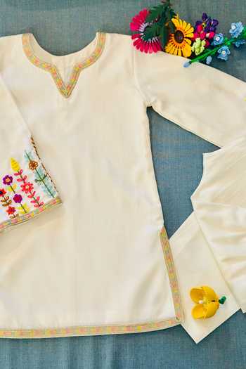 Buy_Rage Attire-Sweta Saria_Off White Cotton, Muslin (mulmul) Embroidery, Zari Sleeve Kurta Set _Online_at_Aza_Fashions