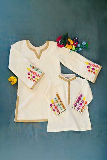 Buy_Rage Attire-Sweta Saria_Off White Cotton, Muslin (mulmul) Embroidery, Zari Sleeve Kurta Set 