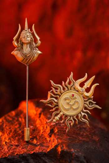 Buy_Cosa Nostraa_Gold Antique Carved Lapel Pin And Brooch Set - 2 Pcs _at_Aza_Fashions