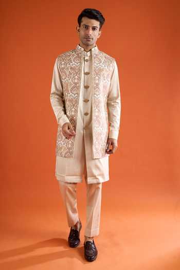 Qbik_Ivory Embroidery Floral Bundi And Kurta Set _at_Aza_Fashions