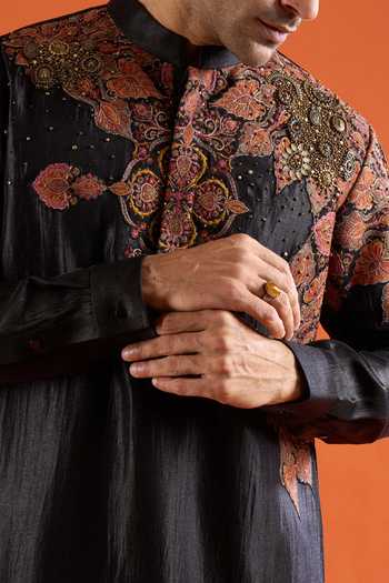 Buy_Qbik_Black Embroidery Floral Kurta Set 