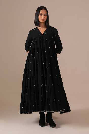 Indigo Dreams_Black Cotton V-neck Handwoven Jamdani Dress _at_Aza_Fashions
