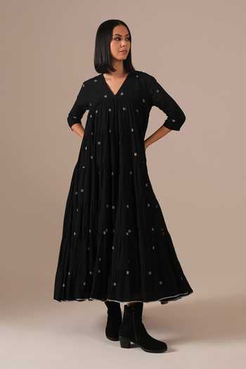 Buy_Indigo Dreams_Black Cotton V-neck Handwoven Jamdani Dress 