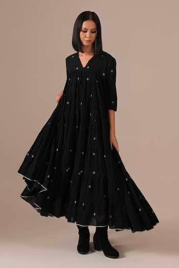 Shop_Indigo Dreams_Black Cotton V-neck Handwoven Jamdani Dress _Online