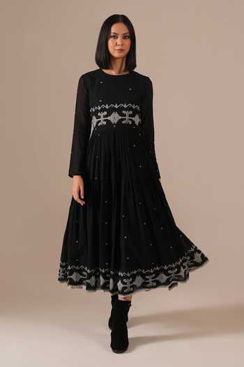 Indigo Dreams_Black Cotton Round Neck Handwoven Jamdani Midi Dress _Online_at_Aza_Fashions