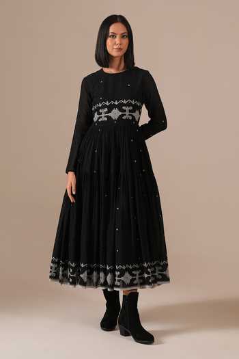Buy_Indigo Dreams_Black Cotton Round Neck Handwoven Jamdani Midi Dress _at_Aza_Fashions