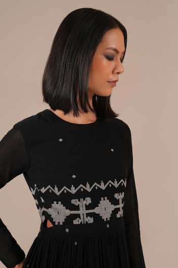 Buy_Indigo Dreams_Black Cotton Round Neck Handwoven Jamdani Midi Dress 