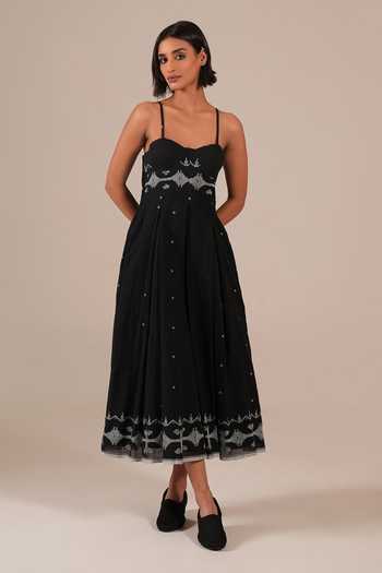 Buy_Indigo Dreams_Black Cotton Sweetheart Neck Handwoven Jamdani Dress _at_Aza_Fashions