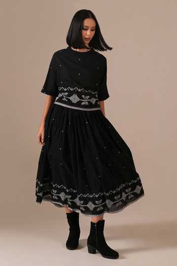 Indigo Dreams_Black Cotton Round Neck Handwoven Jamdani Top And Skirt Set _Online_at_Aza_Fashions