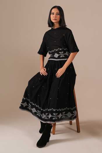 Indigo Dreams_Black Cotton Round Neck Handwoven Jamdani Top And Skirt Set _Online