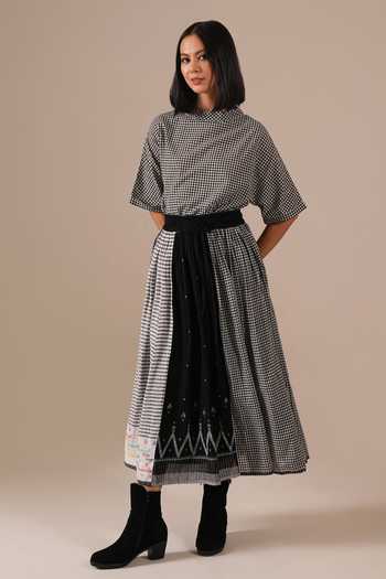 Buy_Indigo Dreams_Black Cotton High Neck Handwoven Jamdani Top And Skirt Set _at_Aza_Fashions