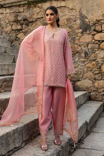 Buy_Label Niti Bothra_Pink Silk, Organza, Modal Pearls Keyhole Neck, Yes Embroidered Kurta Set _at_Aza_Fashions