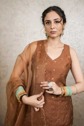 Buy_Gulabo Jaipur_Brown Silk Zari V-neck, Yes Noya Handwork Motif Kurta Set _Online_at_Aza_Fashions
