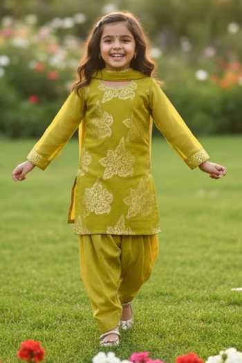 Buy_JILMIL DREAMWEAR_Yellow Cotton Floral Print Kurta Set _at_Aza_Fashions