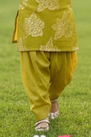 Shop_JILMIL DREAMWEAR_Yellow Cotton Floral Print Kurta Set 