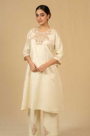 Gaurav katta_Ivory Silk, Chanderi Embroidery Round Neck, Yes Kurta And Pant Set 