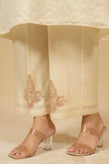 Gaurav katta_Ivory Silk, Chanderi Embroidery Round Neck, Yes Kurta And Pant Set 