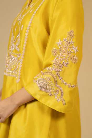 Buy_Gaurav katta_Yellow Silk, Chanderi Embroidery Split V-neck Kurta And Pant Set _Online
