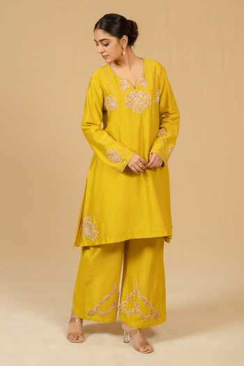 Buy_Gaurav katta_Yellow Silk, Chanderi Embroidery V-neck, Yes Kurta And Pant Set _at_Aza_Fashions