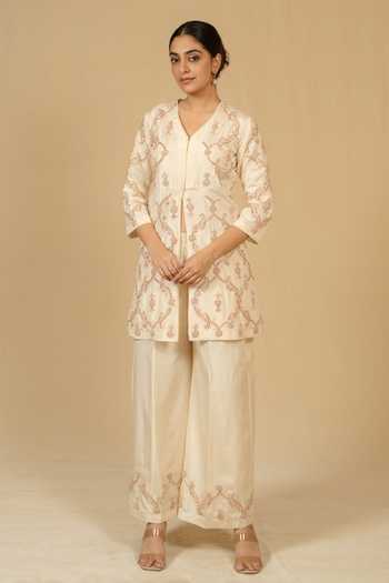 Gaurav katta_Ivory Silk, Chanderi Embroidery, Zari V-neck, Yes Kurta And Pant Set _Online_at_Aza_Fashions