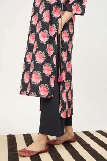 Buy_Dot_Black Cotton Boat Neck Rose Print Kurta Set _Online_at_Aza_Fashions