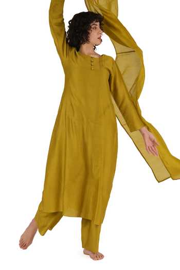 Khat_Yellow Green Chanderi Silk Embroidery Round Neck Kurta Set _at_Aza_Fashions