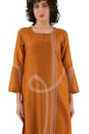 Buy_Khat_Orange Chanderi Silk Embroidery Round Neck Abstract Pattern Kurta Set 