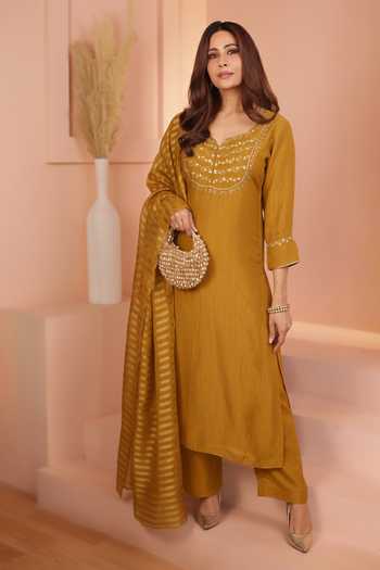 Karaj Jaipur_Mustard Tissue, Chanderi Embroidery V-neck Crushed Kurta Set _Online_at_Aza_Fashions