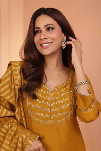 Buy_Karaj Jaipur_Mustard Tissue, Chanderi Embroidery V-neck Crushed Kurta Set _Online_at_Aza_Fashions