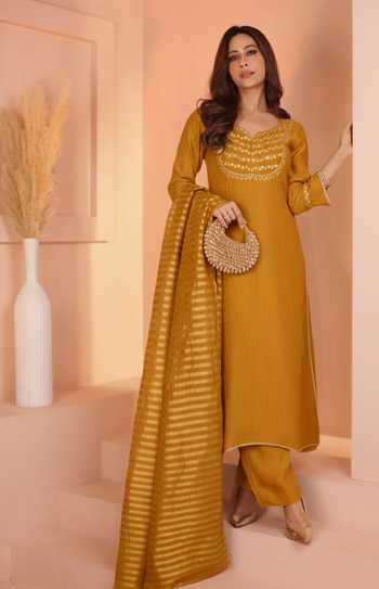 Karaj Jaipur_Mustard Tissue, Chanderi Embroidery V-neck Crushed Kurta Set _Online