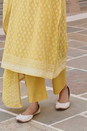 Karaj Jaipur_Yellow Muslin (mulmul), Cotton Thread Embroidery V-neck, Yes V Kurta Set _Online_at_Aza_Fashions