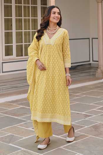 Karaj Jaipur_Yellow Muslin (mulmul), Cotton Thread Embroidery V-neck, Yes V Kurta Set _at_Aza_Fashions
