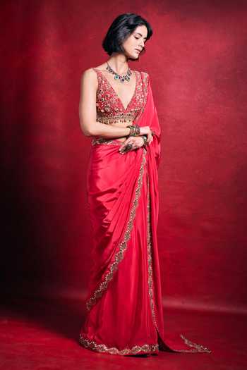Tamanna Punjabi Kapoor_Gold Crepe, Satin Sequins, Pearls, Saree With Resham Embroidered Blouse Set _Online_at_Aza_Fashions