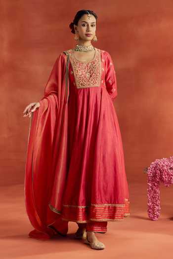 Buy_Kritika Dawar_Coral Silk, Tissue Embroidery, Zari Scoop Neck Noorza Hand Anarkali Set _at_Aza_Fashions
