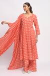 Buy_JAYATI GOENKA_Pink Cotton Smocking V-neck Printed Kurta Set _at_Aza_Fashions