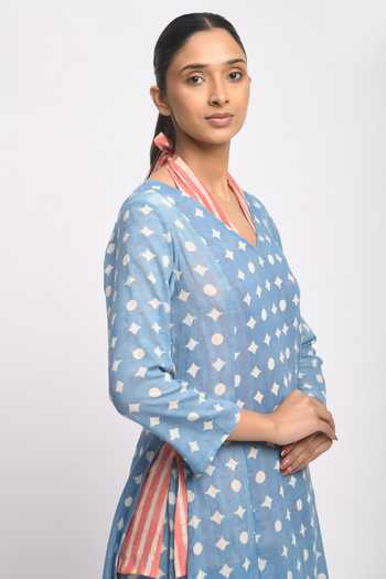 Buy_JAYATI GOENKA_Blue Cotton, Chanderi Silk V-, Yes, Halter Sky Printed Kurta And Pant Set _Online_at_Aza_Fashions
