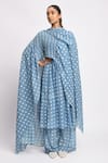 Buy_JAYATI GOENKA_Blue Cotton V-neck, Yes Cloud Printed Kurta Set 