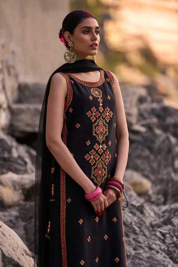 Surily G_Black Crepe Embroidery, Zari Round Neck Kurta Pant Set _Online_at_Aza_Fashions