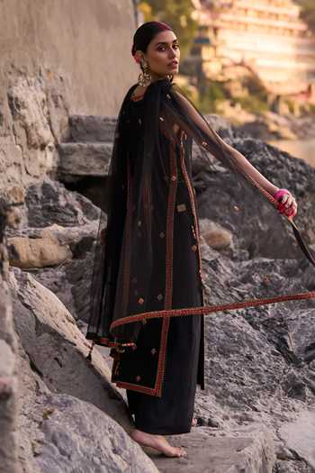 Buy_Surily G_Black Crepe Embroidery, Zari Round Neck Kurta Pant Set _Online_at_Aza_Fashions