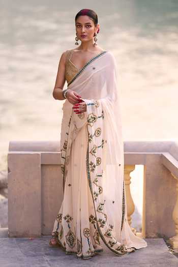 Surily G_Green Georgette, Crepe Embroidery, Zari V-neck Saree With Blouse _Online_at_Aza_Fashions