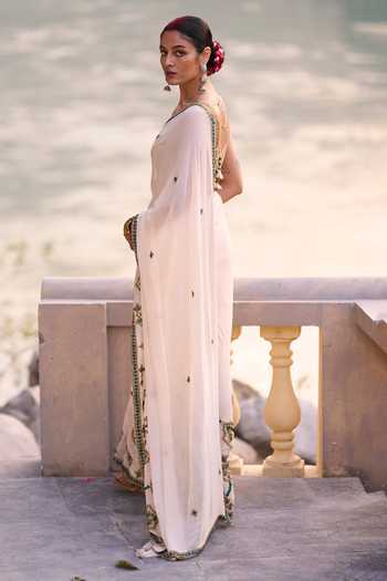 Surily G_Green Georgette, Crepe Embroidery, Zari V-neck Saree With Blouse _at_Aza_Fashions